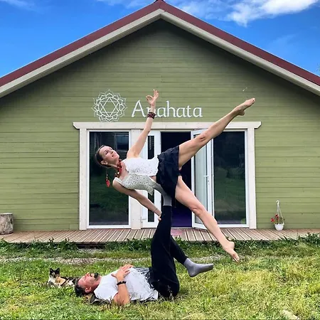 Ananda Space - номери в ретритному центрі, біля верховини *