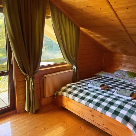 Ananda Space - номери в ретритному центрі, біля верховини *